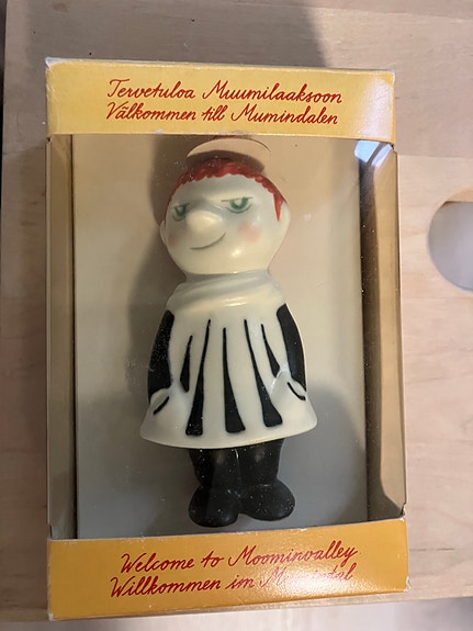 Pikku myy figuuri isompi -90 luvulta