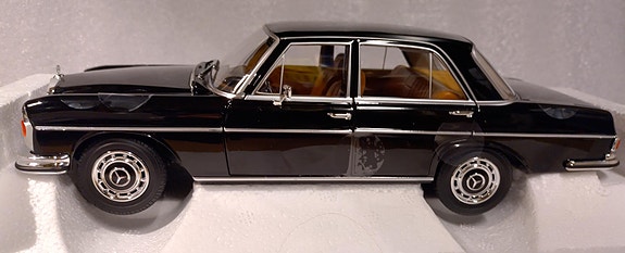 Pienoismalli Mercedes 280 SE W 108 1968  1/18