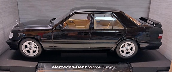 Pienoismalli Mercedes W124 tuning  1/18