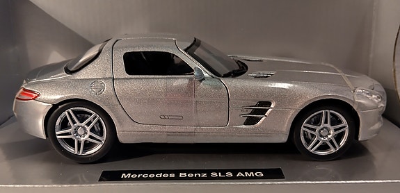 Pienoismalli Mercedes SLS AMG  1/24