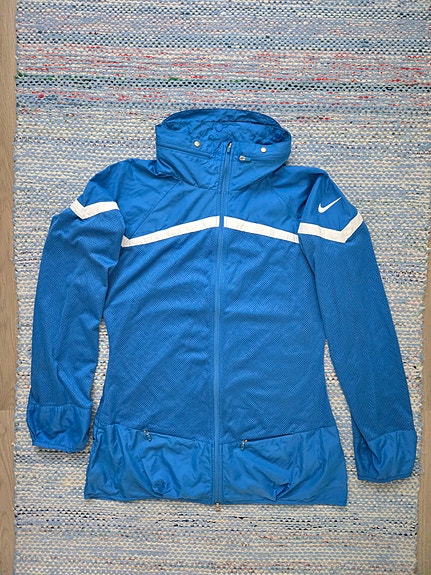 Nike Dri-FIT kevyt juoksu/pyöräilytakki koko L