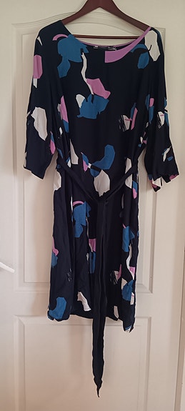 Uusi käyttämätön mekko koko 52