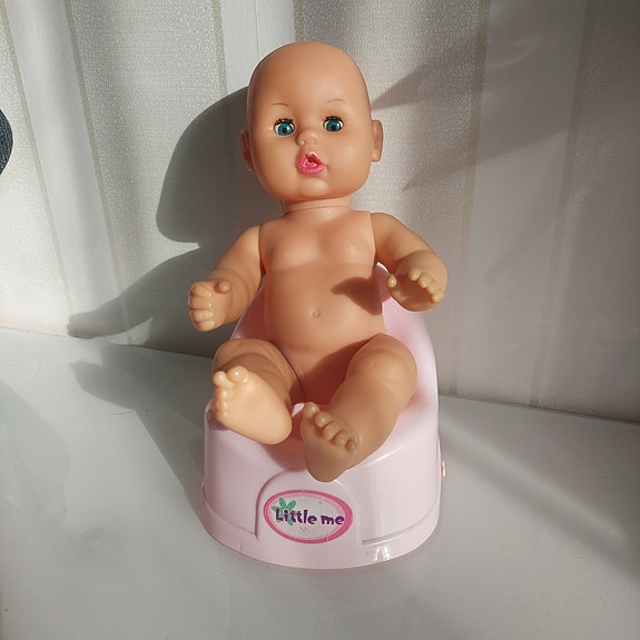 Vauvanukke ja potta.