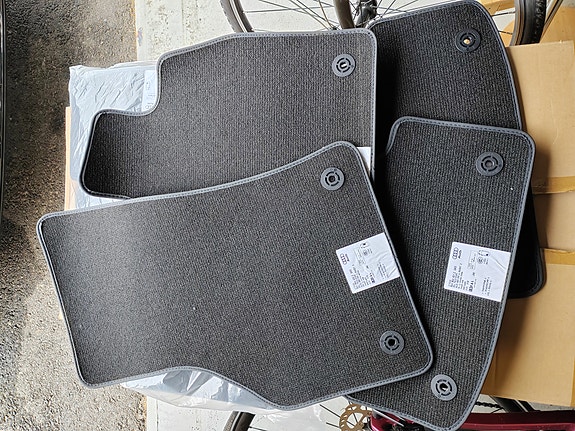 Audi A3 2013-2020 Auton lattiamatot mustat OEM