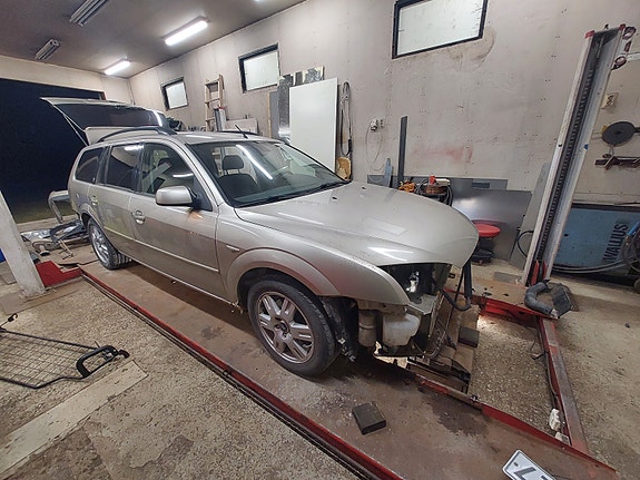 Ford Mondeo -04 osina pois!