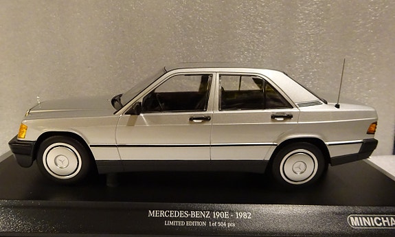 Pienoismalli Mercedes W201 190E 1982   1/18