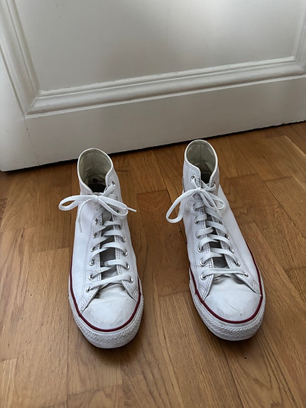 Valkoiset nahkaiset Chuck Taylor Converset