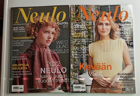 Kaksi Burdan Neulo- lehteä v. 2022