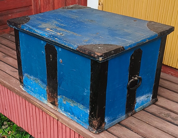 Vanha sininen kirstu