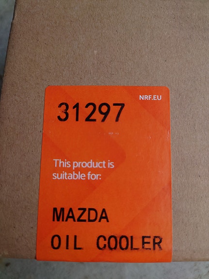 Uusi Mazda öljynjäähdytin