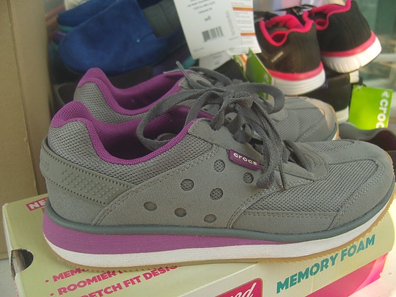 Crocs Naisten Tennarit Koko 36 37 Harmaa Violetti