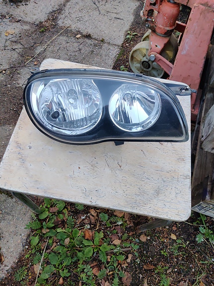 Toyota Corolla Ajovalo Oikea