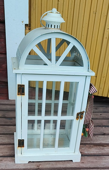 Kaunis valkoinen lyhty