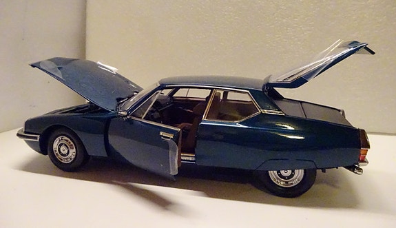 Pienoismalli Citroen SM  1/18