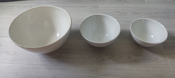 3 eri kokoista Kaj Franckin 1947+ Arabian "Pilkkumi" taikinakulhoa