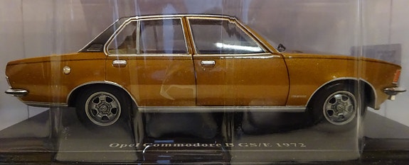 Pienoismalli Opel Commodore B GS/E    1/24