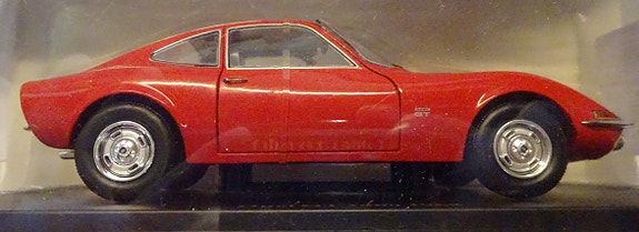 Pienoismalli Opel GT 1900  1/24