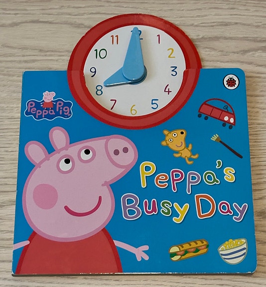 Peppa Pig Peppa's Busy Day Lasten kirja kellolla