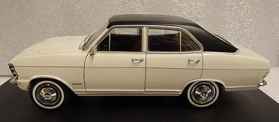 Pienoismalli Opel Olympia A  1/24