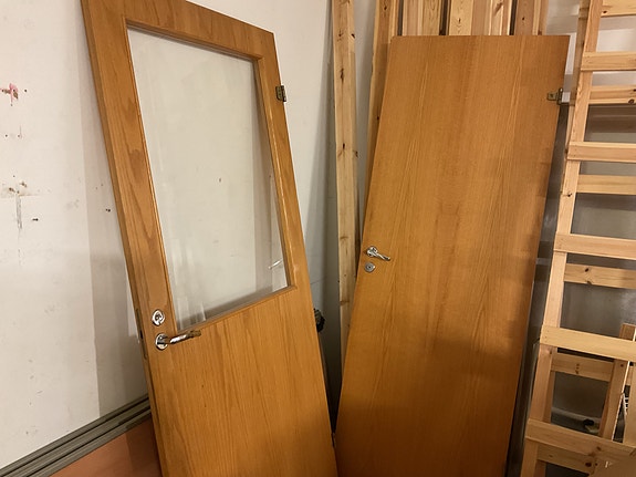 Puinen ovi 2 kpl 20€