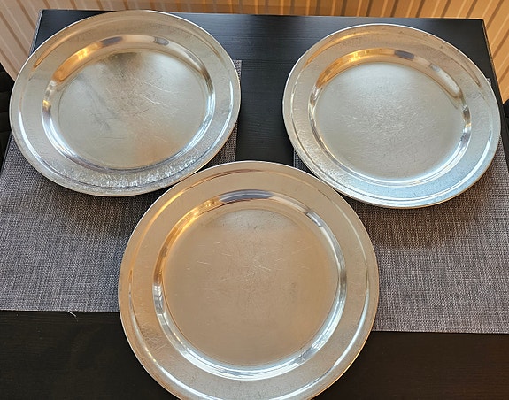 3 isosta lautasta