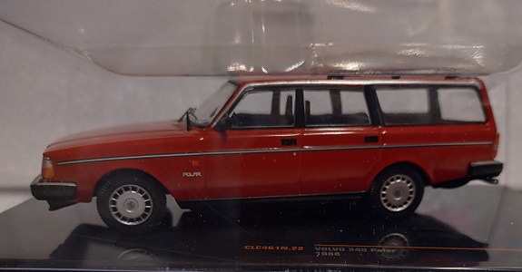 Pienoismalli Volvo 245 punainen  1/43