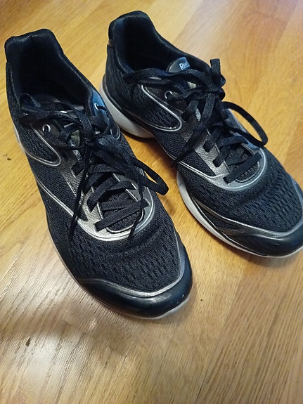 Reebok koko 37 sis. Postikulut