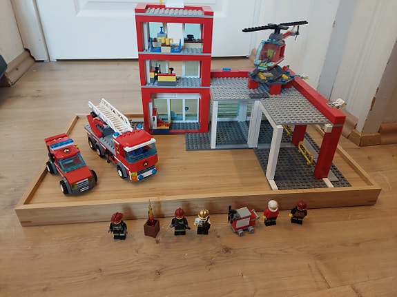 Lego city paloasema 60004