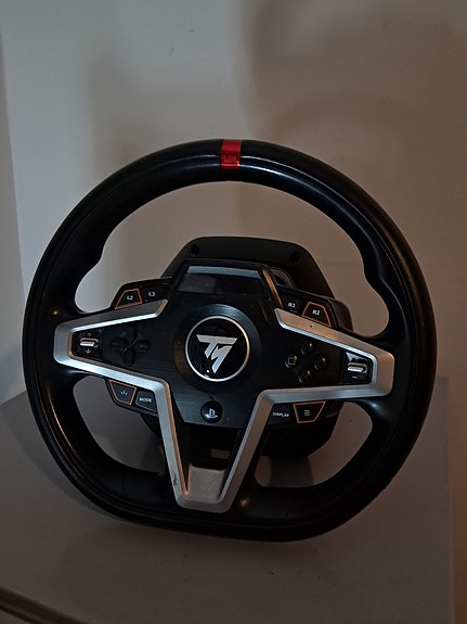 Thrustmaster T-248x -ratti ja polkimet.
