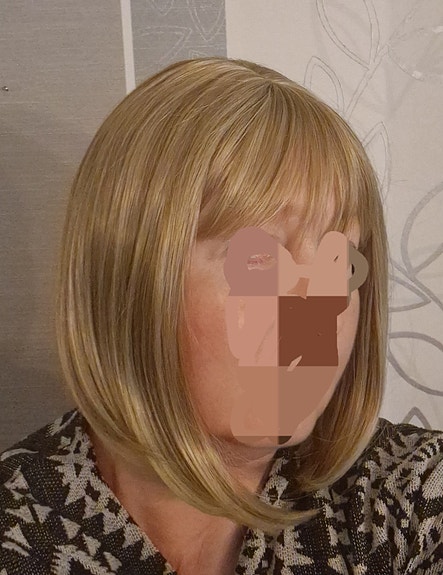 Vaalea polkkatukkainen peruukki
