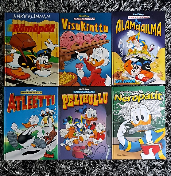 Aku Ankka sarjakuva- kirjoja