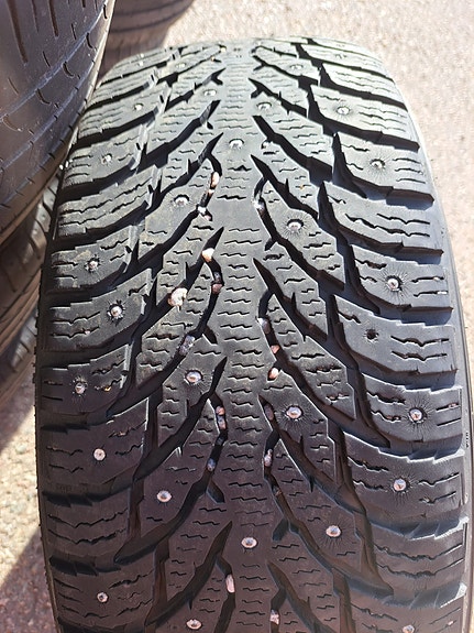 215/55R18 99T XL Nokian Hakkapeliitta 9 nastarengas