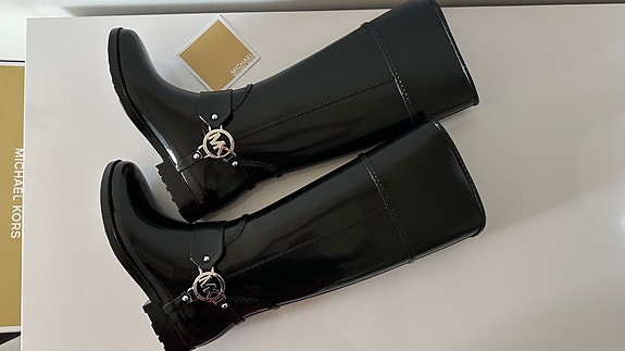 MICHAEL KORS FULTON HARNESS KUMISAAPPAAT 6M/36M, musta, UUSI