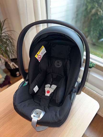 Cybex Z2 turvaistuin (ilman telakkaa) + vauvan sisäosa
