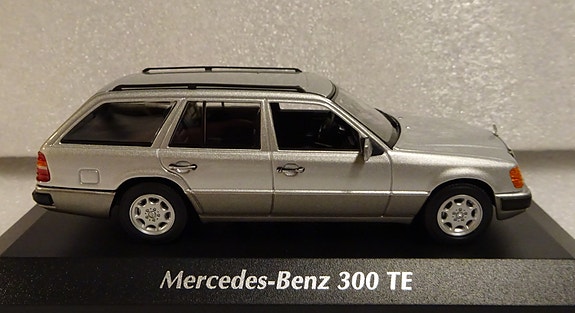 Pienoismalli Mercedes W124 300 TE  harmaa