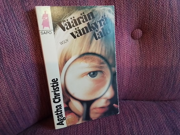 Agatha Christie: Väärän vänkyrä talo