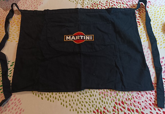 Musta Martinin tarjoilijan esiliina