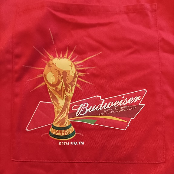 Pitkä  punainen Budweiser tarjoilijan esiliina