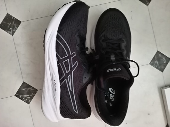 Asics- gel juoksukengät
