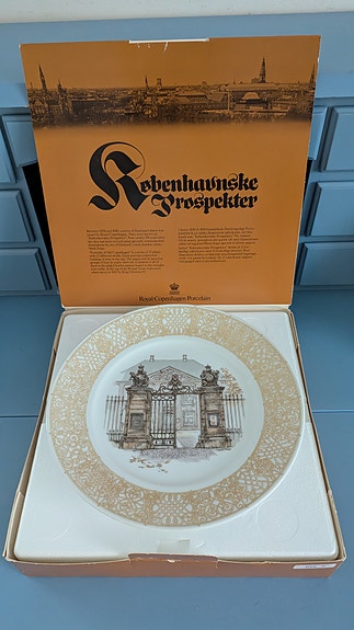 Royal Copenhagen Entinen Taideteollisuusmuseo Seinälautanen (1977 Alk.Paketissa)