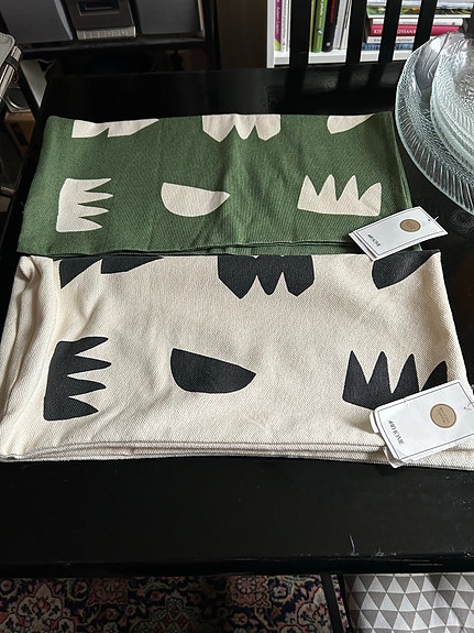 2 kpl H&M Home koristetyynyliinoja, eri väritys niissä, käyttämättömät
