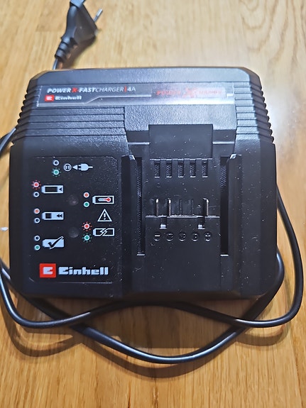 Akkulaturi Einhell PXC 18V 4A