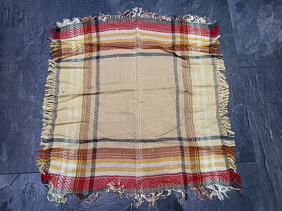 Vanha pöytäliina koko n. 58 x 62cm