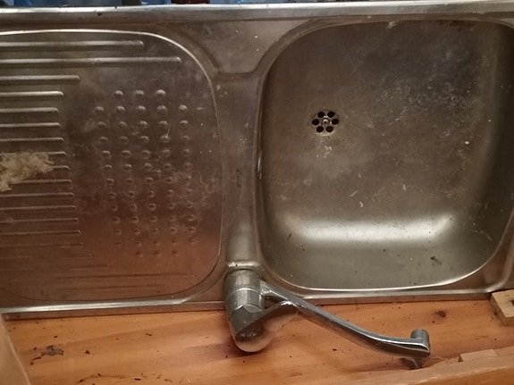 Keittiön allas Oraksen hanalla