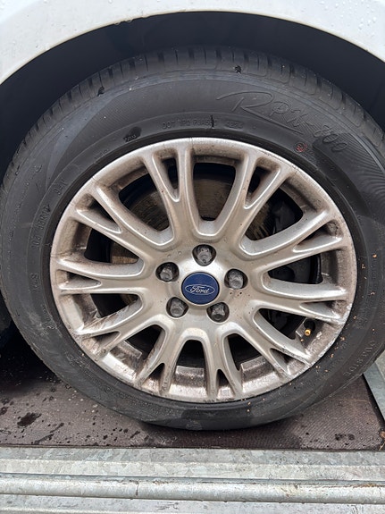 Ford Focus vm.14 205 55 r 16 hyvät kesärenkaat + alut