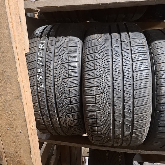 255/40R18 99V Pirelli SottoZero Winter 240 Käytetty kitkarengas 7-8mm DOT-17