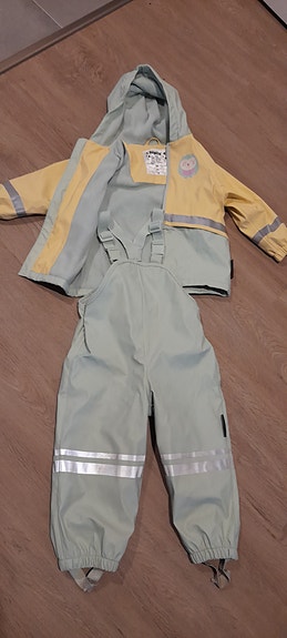 Vuorellinen sadeasu koko 86-92cm