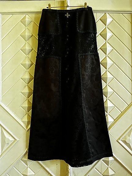 ADERLASS gothic musta verkkopitsisomisteinen maxi hame, koko S