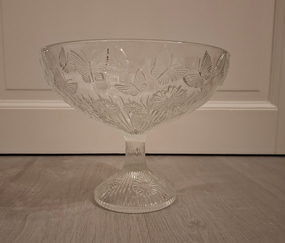 Jalallinen lasikulho