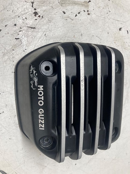 Moto Guzzi California 1400 oikea venttiilikoppa